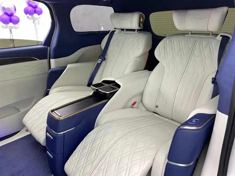 Buick GL8 2023 Avenir Four-seat Premium Edition 2023 — миниатюра 3