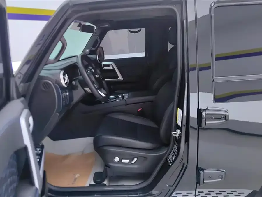 BAIC BJ40 Beijing Off-road BJ40 2024 2.0T City Hunter Glory Edition 2024 — миниатюра 3