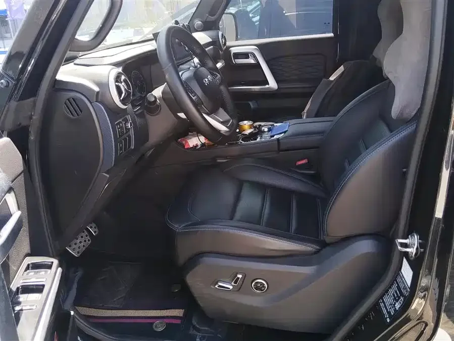 BAIC BJ40 Beijing Off-road BJ40 2020 2.0T Automatic 4WD City Hunter Edition Knight Edition 2022 — миниатюра 3