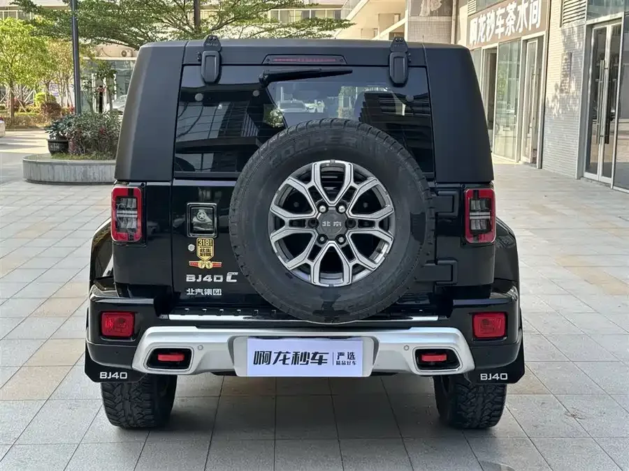 BAIC BJ40 Beijing Off-road BJ40 2023 2.0T Automatic 4WD City Hunter Edition Knight Edition 2023 — миниатюра 3