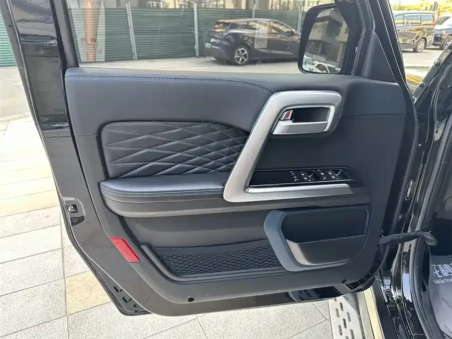 BAIC BJ40 Beijing Off-road BJ40 2023 2.0T Automatic 4WD City Hunter Edition Knight Edition 2023 — миниатюра 5