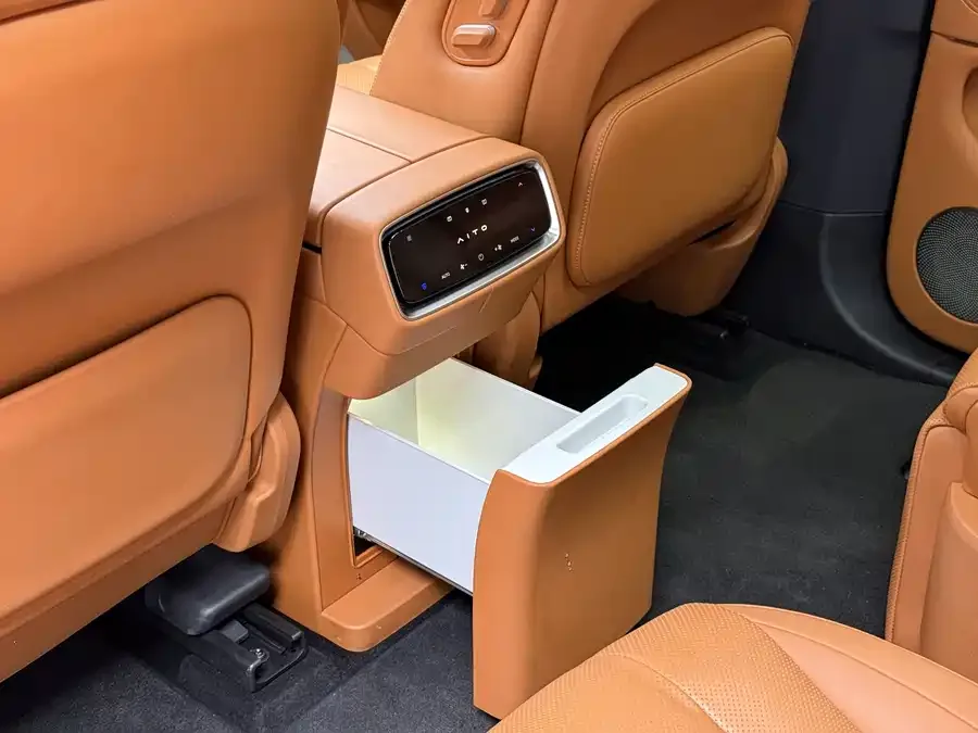 AITO M9 M9 2024 Extended Range Ultra Edition 42kWh 6-seater Edition 2024 — миниатюра 5