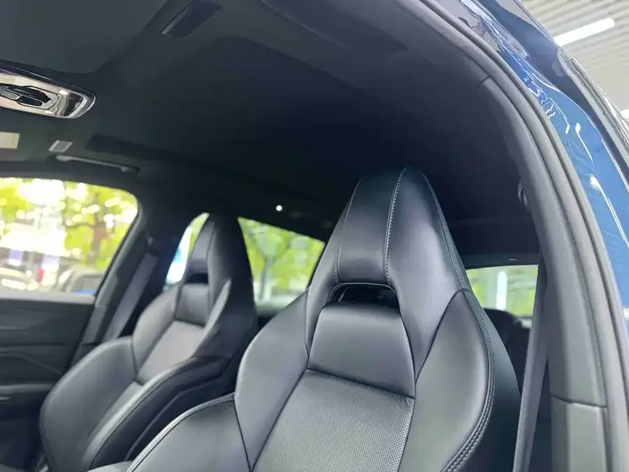 Lynk & Co 01 EM-P Lynk & Co 01 EM-P 2022 1.5TD PHEV Plus 2022 — миниатюра 4