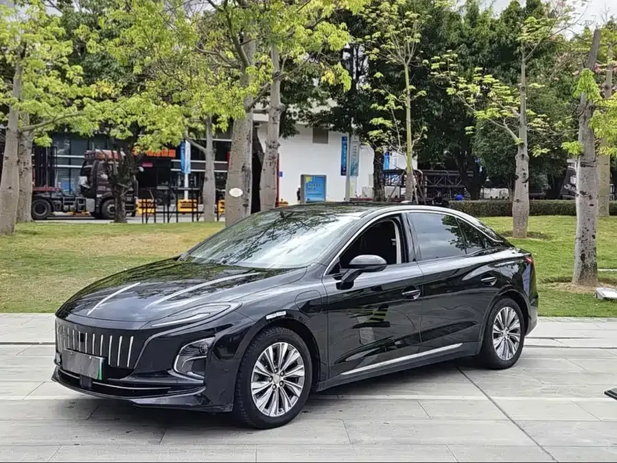 Hongqi E-QM5 2024