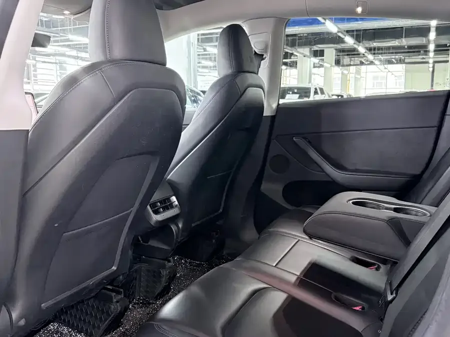 Tesla Model Y Model Y 2022 facelift rear-wheel drive version 2022 — миниатюра 2