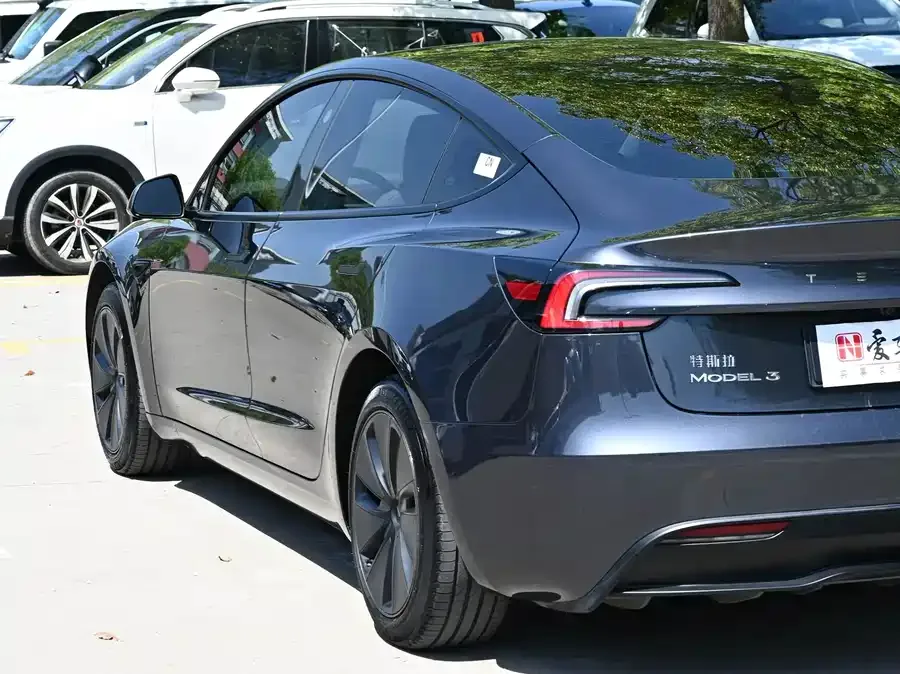 Tesla Model Y Model Y 2023 rear-wheel drive version 2024 — миниатюра 3