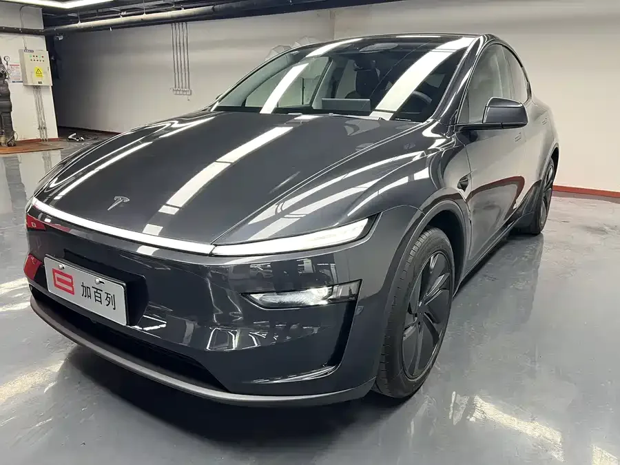 Tesla Model Y 2025