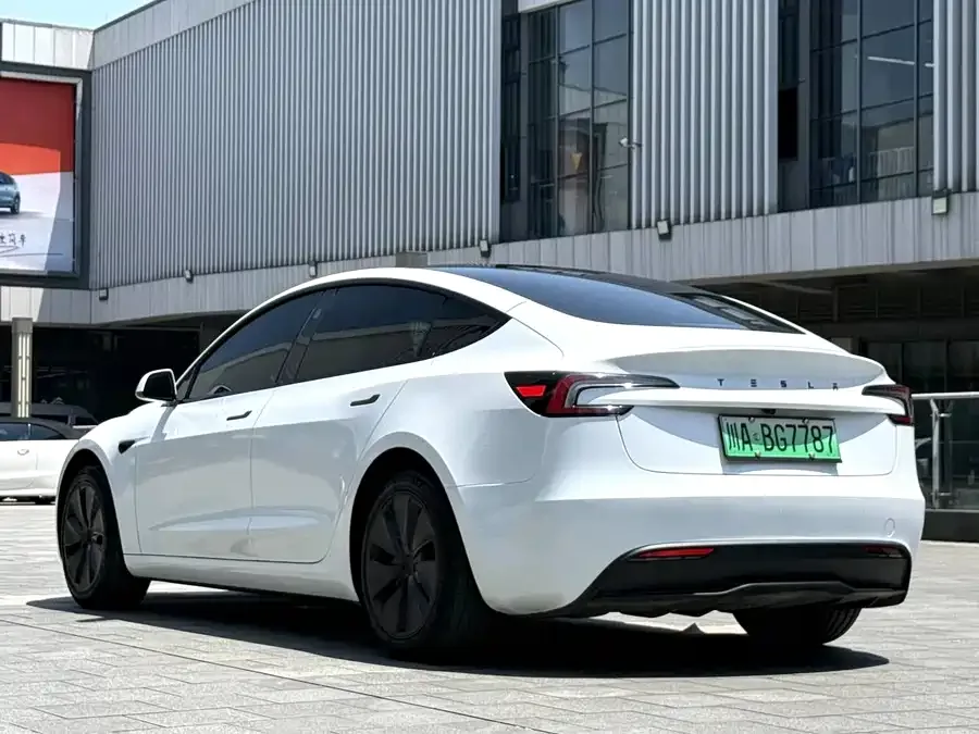 Tesla Model 3 Model 3 2023 rear-wheel drive version 2024 — миниатюра 4