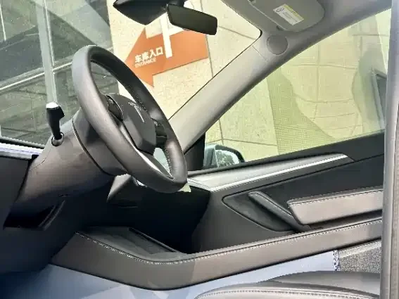 Tesla Model Y Model Y 2023 rear-wheel drive version 2023 — миниатюра 5