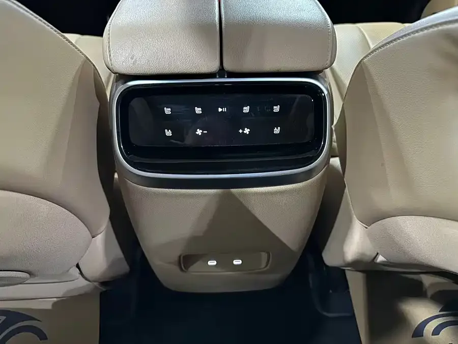 AITO M7 QM7 2022 1.5T RWD Comfort Edition 2023 — миниатюра 4