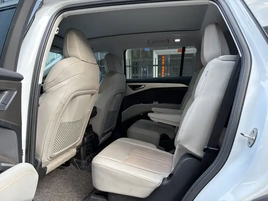 Audi Q5 e-tron 2022 40 e-tron star-shaped brocade suit 2022 — миниатюра 3