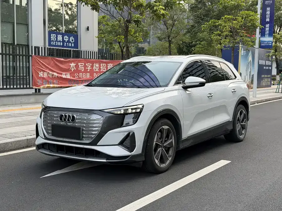 Audi Q5 e-tron 2022 40 e-tron star-shaped brocade suit 2022 — фото 1, купить с доставкой в Москву