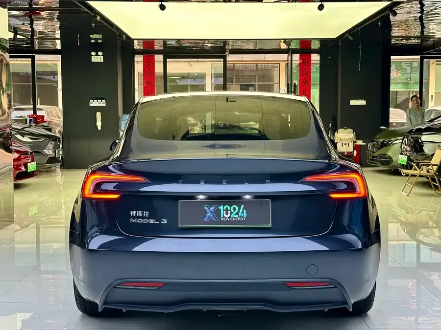 Tesla Model 3 Model 3 2025 rear-wheel drive version 2025 — миниатюра 5