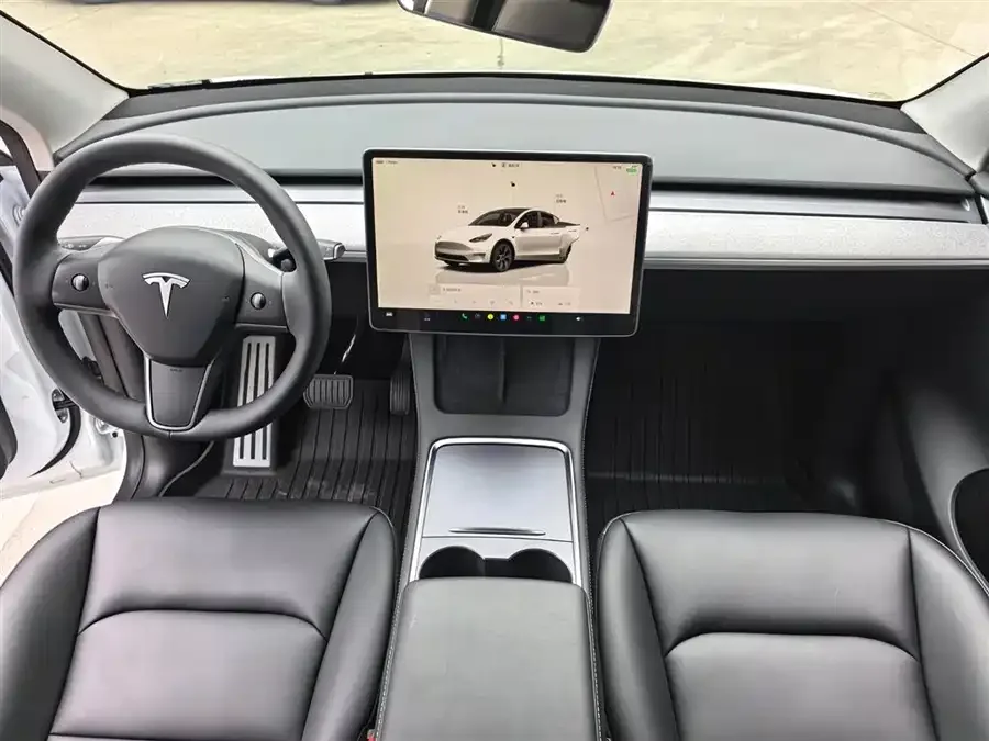 Tesla Model Y Model Y 2024 rear-wheel drive version 2025 — миниатюра 3