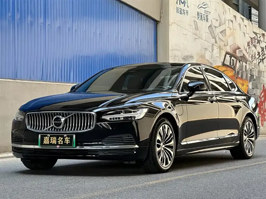 Volvo S90 plug-in hybrid 2023