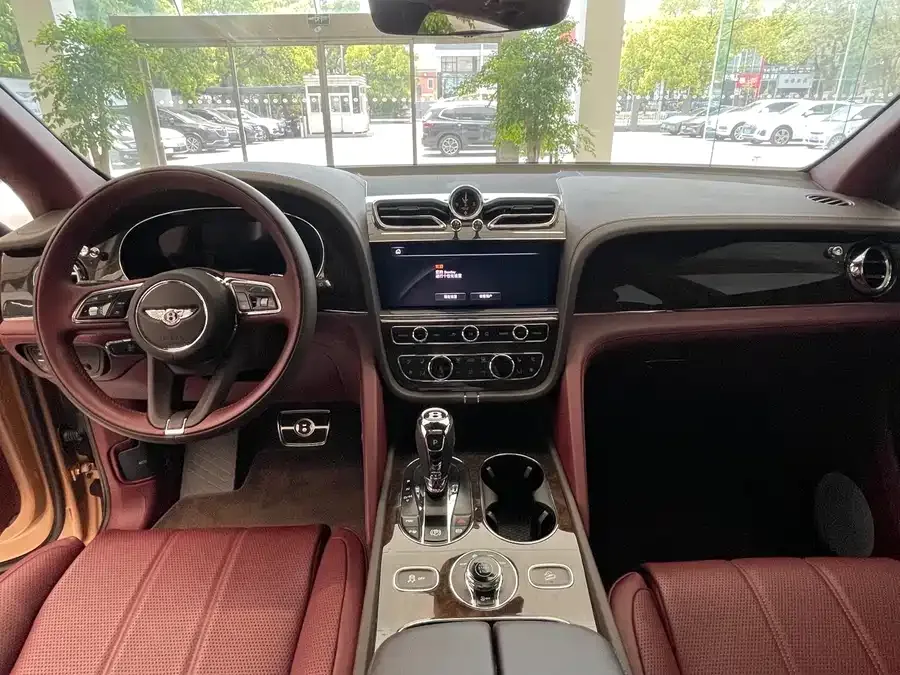 Bentley Bentayga Bentayga 2023 4.0T V8 Long Wheelbase Edition 2023 — миниатюра 3