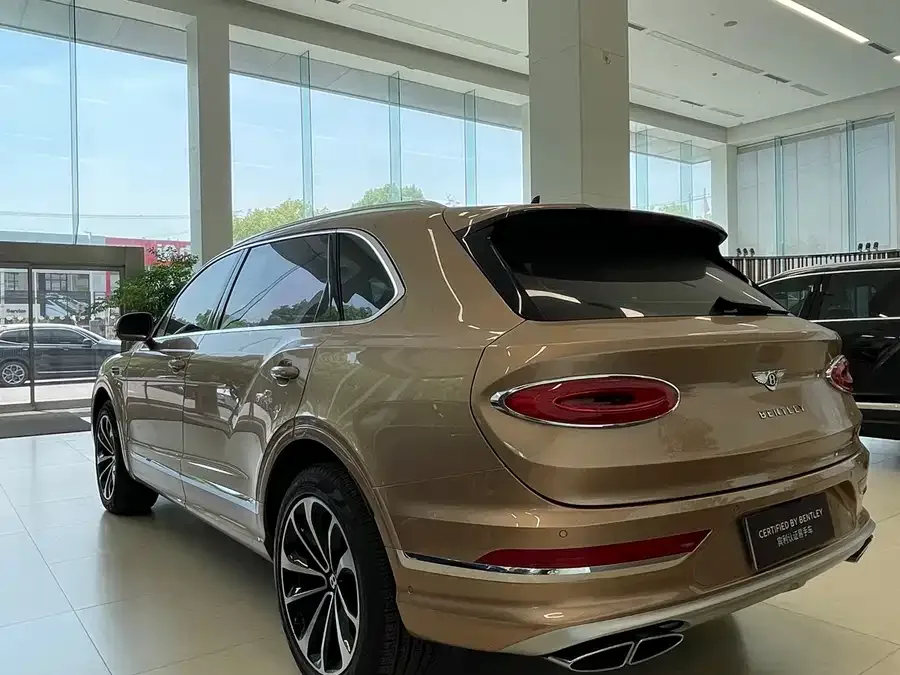 Bentley Bentayga Bentayga 2023 4.0T V8 Long Wheelbase Edition 2023 — миниатюра 5