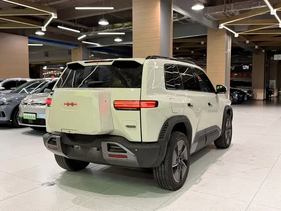 BYD Leopard Titanium 3 Titanium 3 2025 501KM 4WD Max Edition 2025 — миниатюра 2