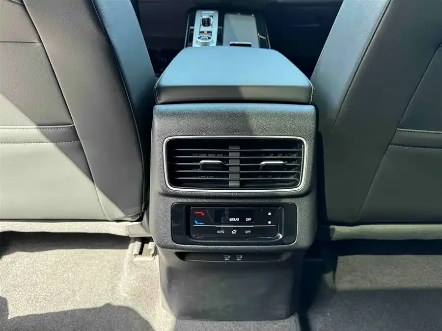 Volkswagen Tavendor 2023 Lanxun 380TSI 4WD R-Line First Edition 2023 — миниатюра 4
