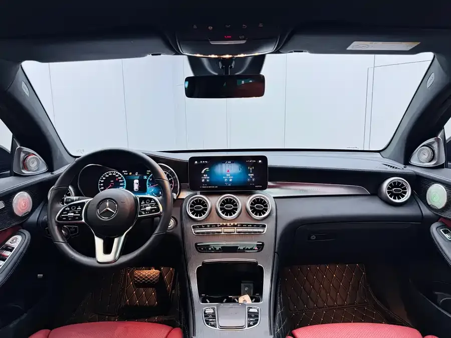 Mercedes-Benz GLC Coupe Mercedes-Benz GLC Coupe 2023 GLC 300 4MATIC Coupe SUV 2023 — миниатюра 2