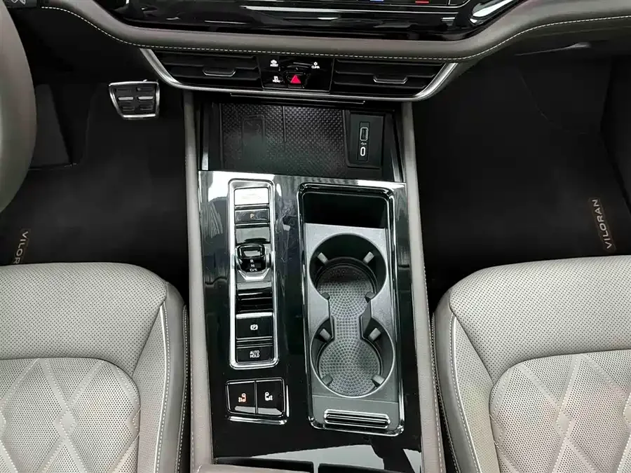 Volkswagen Viloran Weiran 2024 380TSI Premium Edition 2023 — миниатюра 2