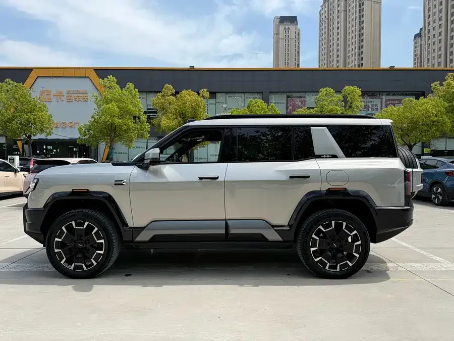 BYD Leopard Leopard 8 Leopard 8 2025 Intelligent and Brave Flagship Edition 7 Seaters 2025 — миниатюра 2