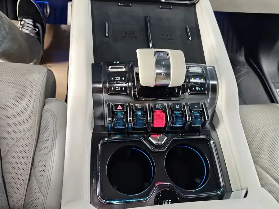 BYD Leopard Leopard 8 Leopard 8 2025 Smart and Brave Flagship Drone Version 6 Seaters 2025 — миниатюра 4