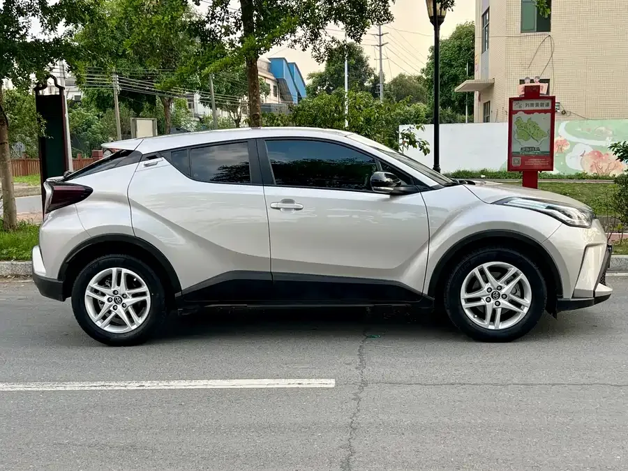 Toyota C-HR 2022 2.0L Comfort Edition 2022 — миниатюра 5