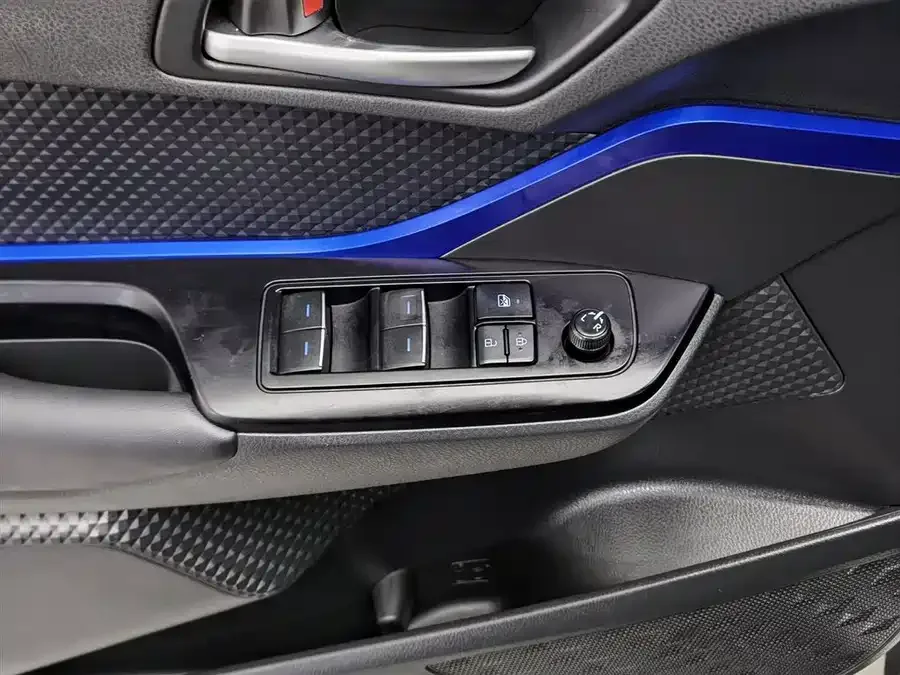 Toyota C-HR 2021 2.0L Comfort Edition 2022 — миниатюра 3