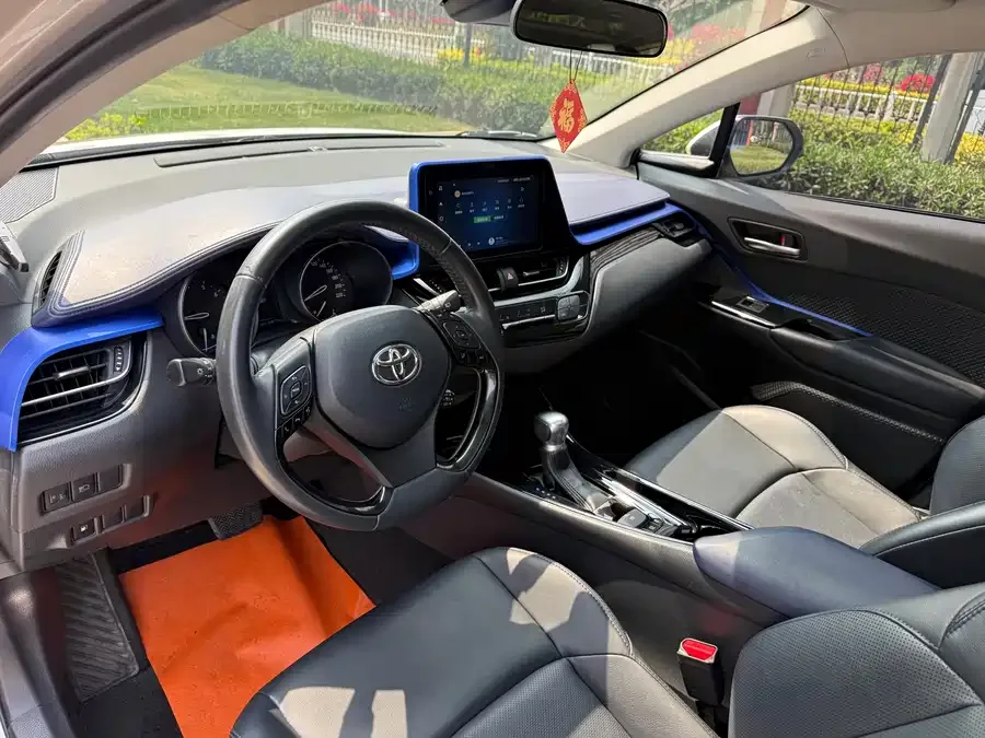 Toyota C-HR 2021 2.0L Luxury Edition 2022 — миниатюра 4