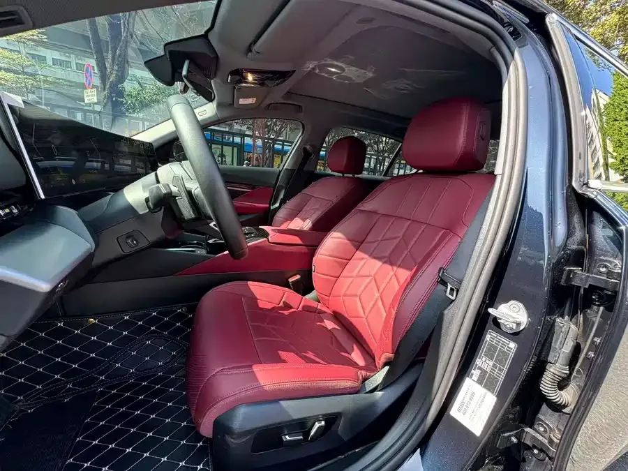 BMW 5 Series BMW 5 Series 2024 530Li Leading M Sports Package 2024 — миниатюра 2