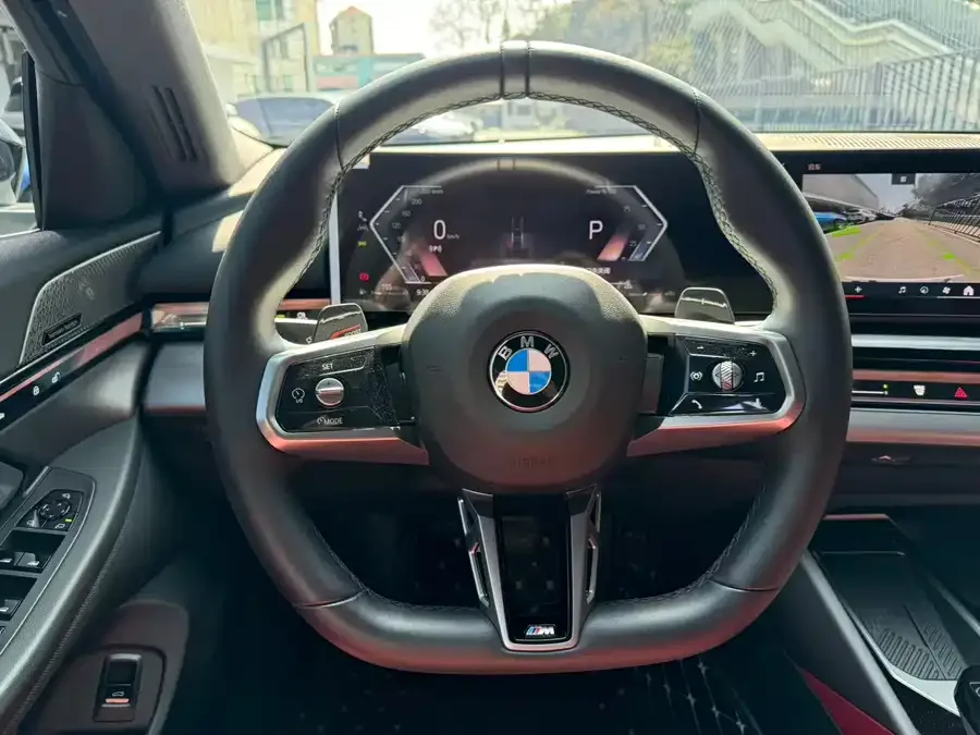 BMW 5 Series BMW 5 Series 2024 530Li Leading M Sports Package 2024 — миниатюра 3