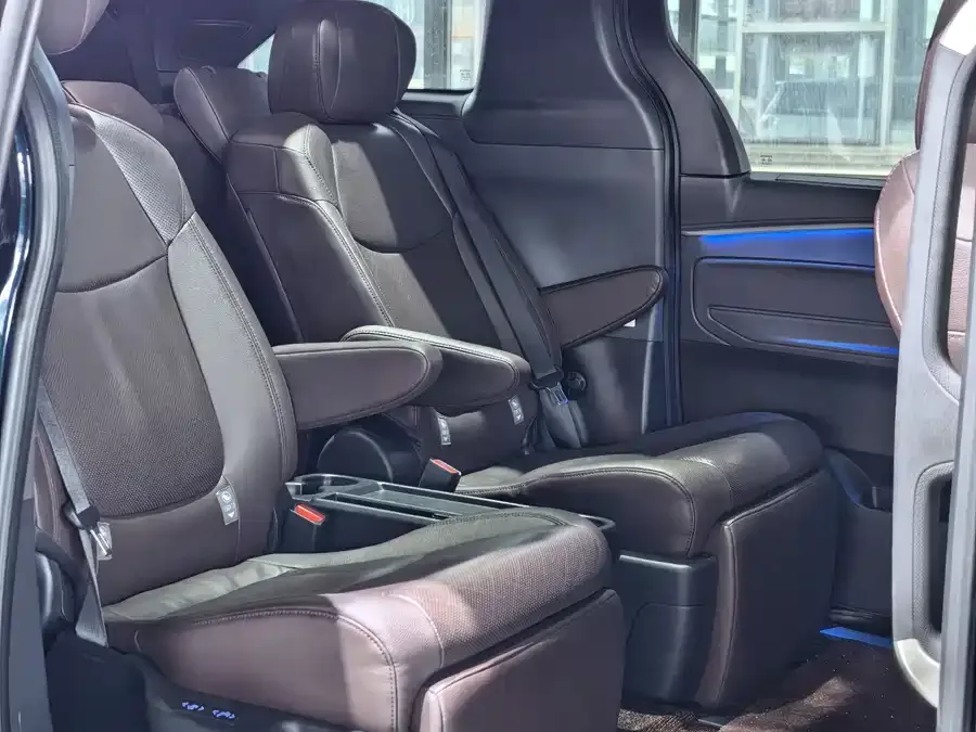 Toyota Granvia Grevia 2023 2.5L Hybrid Flagship VIP Edition 2023 — миниатюра 3