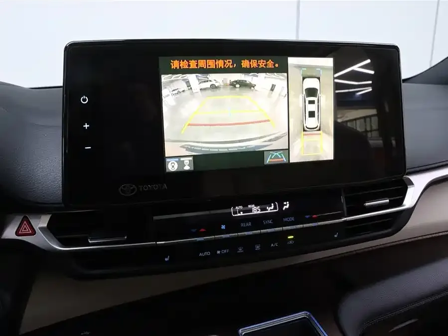 Toyota Granvia Grevia 2022 2.5L Hybrid Premium Edition 2023 — миниатюра 3