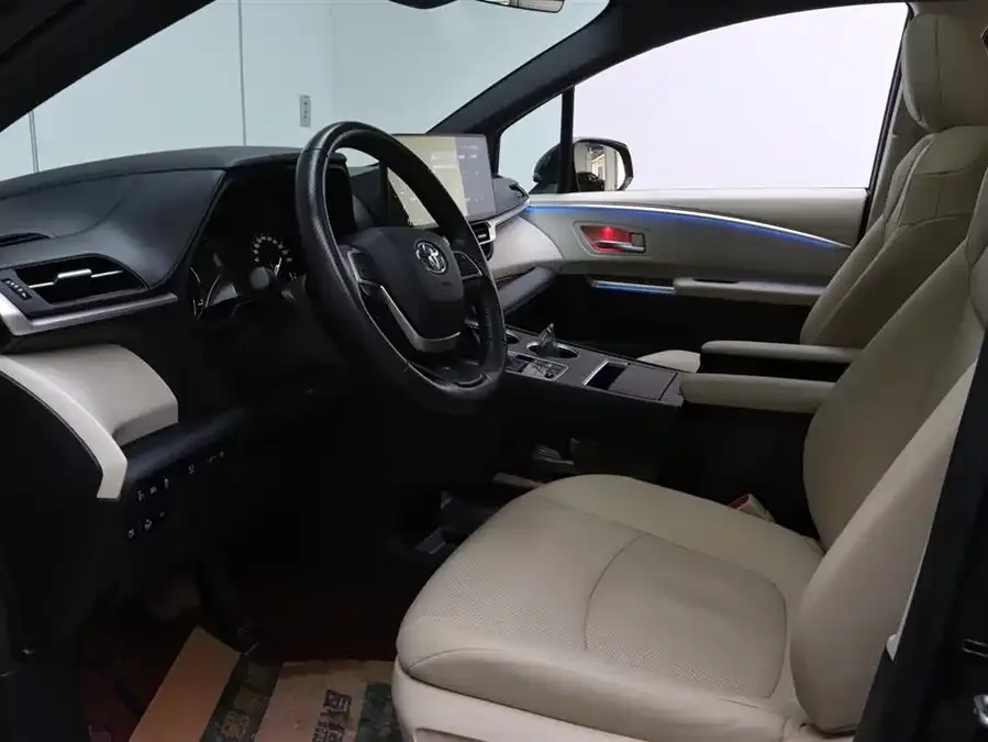 Toyota Granvia Grevia 2022 2.5L Hybrid Premium Edition 2023 — миниатюра 4