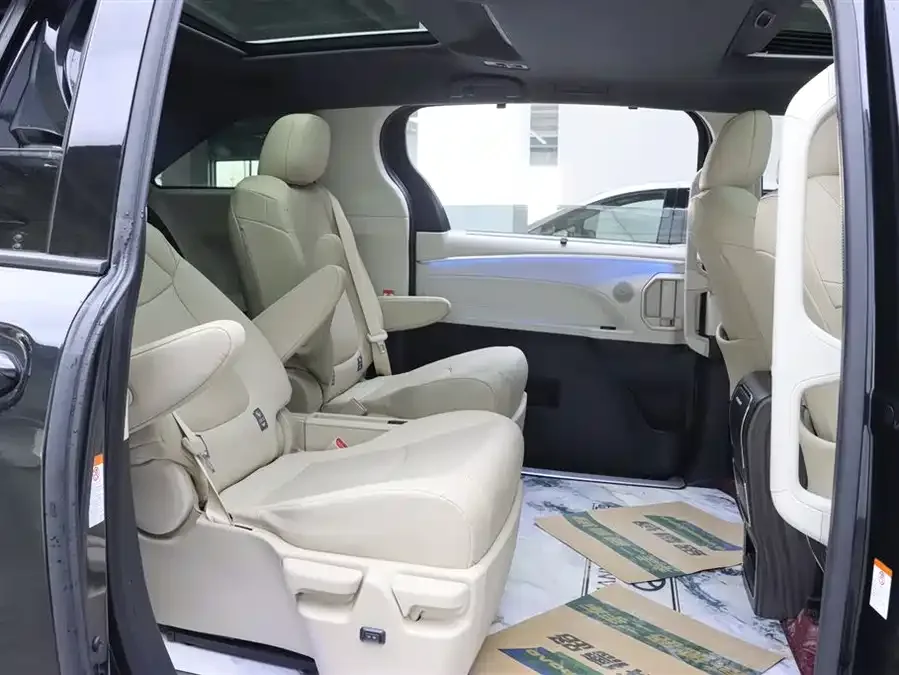Toyota Granvia Grevia 2022 2.5L Hybrid Premium Edition 2023 — миниатюра 5