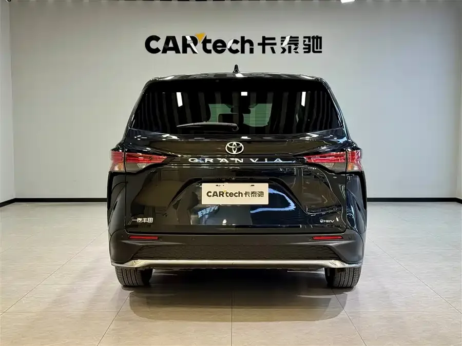 Toyota Granvia Grevia 2024 2.5L Hybrid Comfort Edition 2024 — миниатюра 2