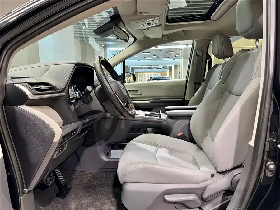 Toyota Granvia Grevia 2024 2.5L Hybrid Comfort Edition 2024 — миниатюра 5