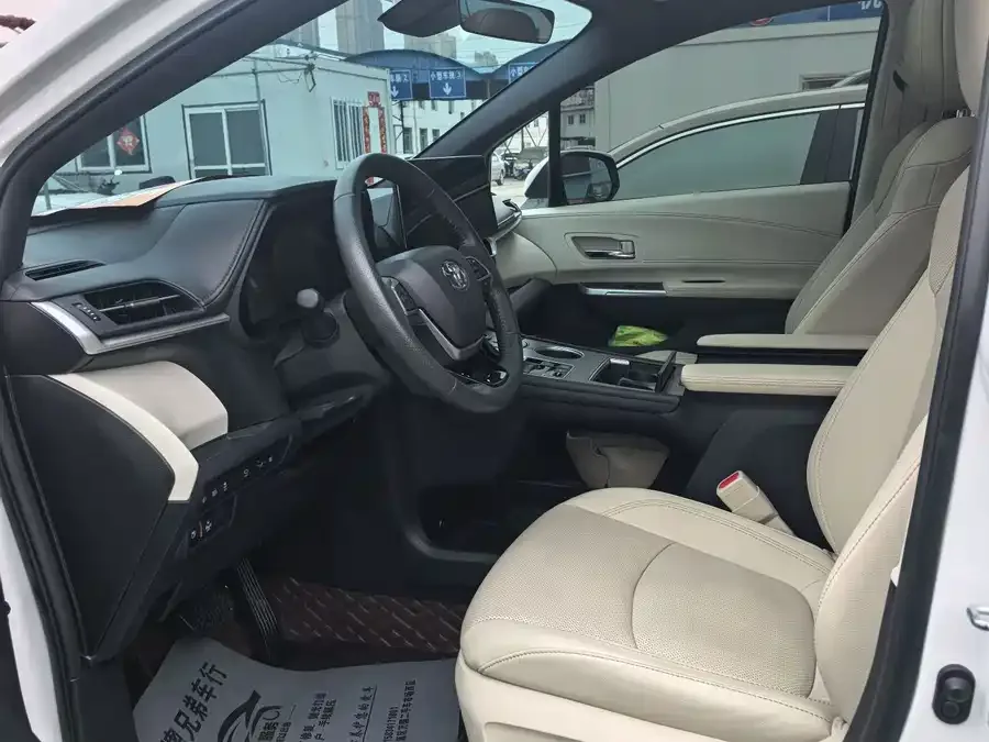 Toyota Granvia Grevia 2023 2.5L Hybrid VIP Edition 2023 — миниатюра 4