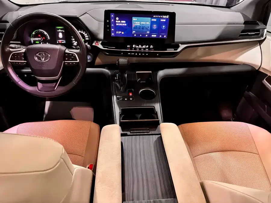 Toyota Granvia Grevia 2023 2.5L Hybrid Premium PLUS Edition 2024 — миниатюра 3