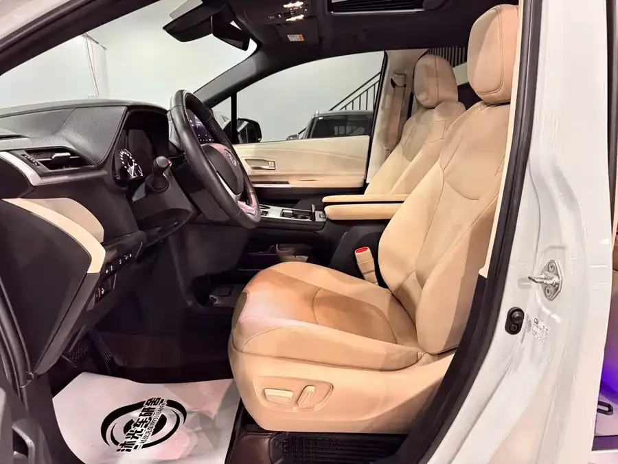 Toyota Granvia Grevia 2023 2.5L Hybrid Premium PLUS Edition 2024 — миниатюра 4