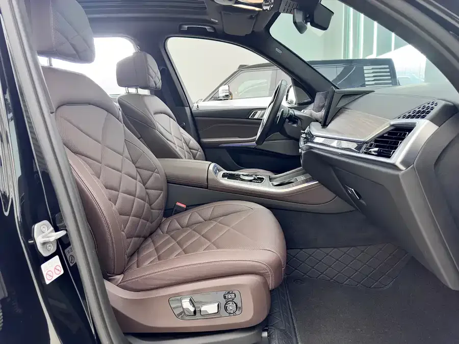 BMW X5 2023 xDrive 40Li M Sport Night Edition 2024 — миниатюра 3