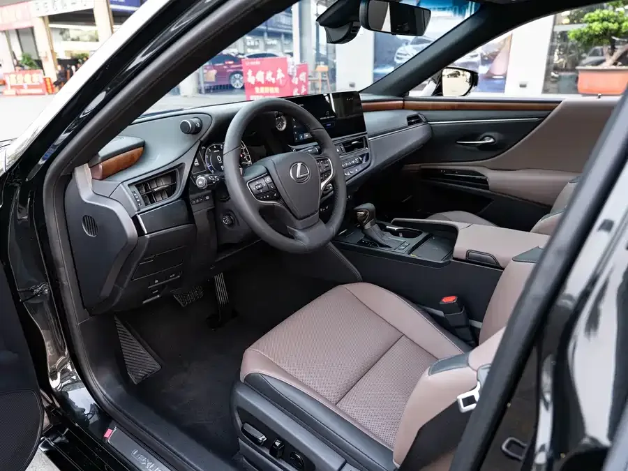 Lexus ES 2024 200 Premium Edition 2024 — миниатюра 3