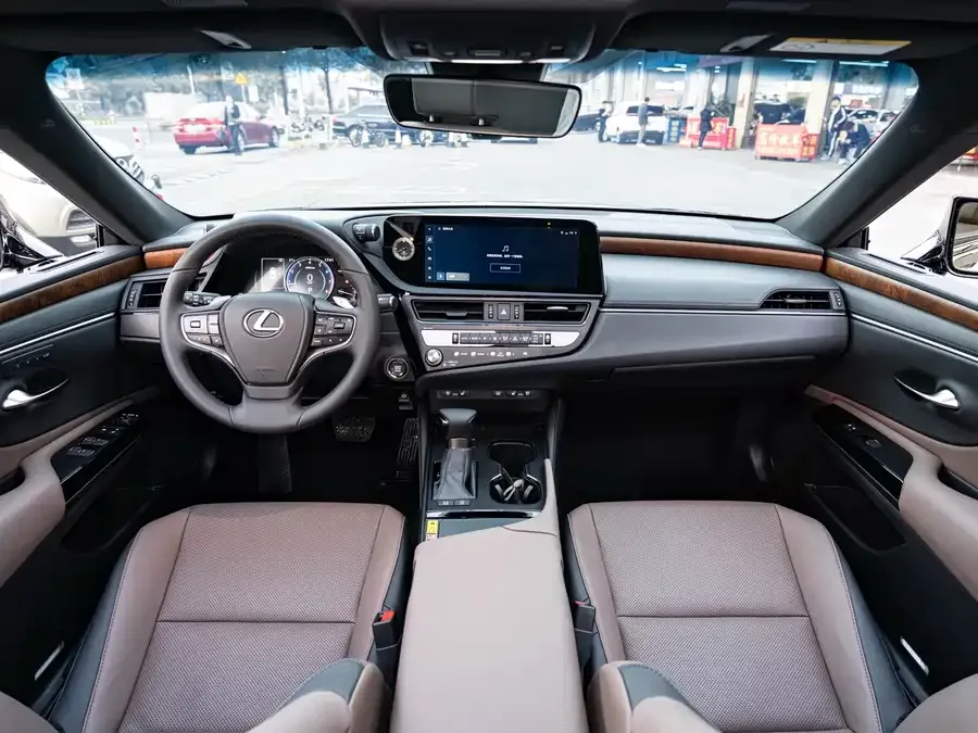 Lexus ES 2024 200 Premium Edition 2024 — миниатюра 4
