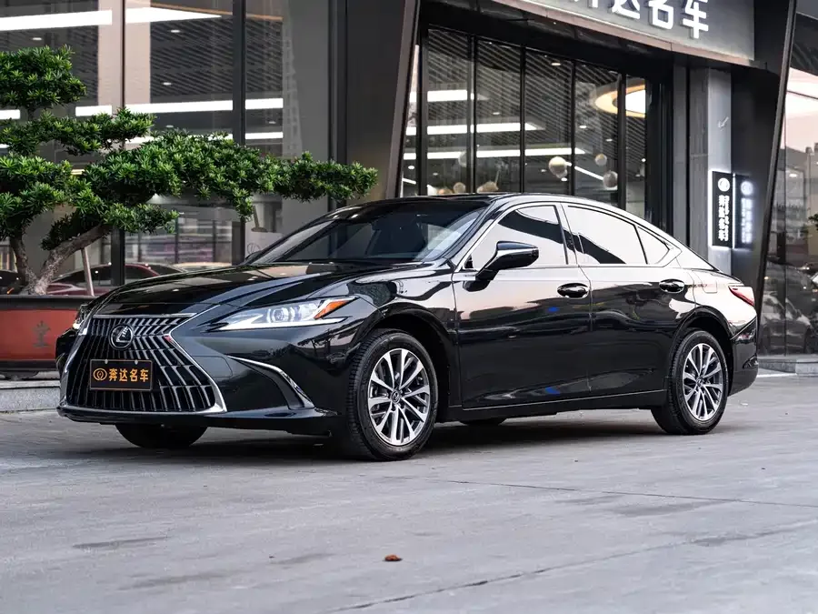 Lexus ES 2024