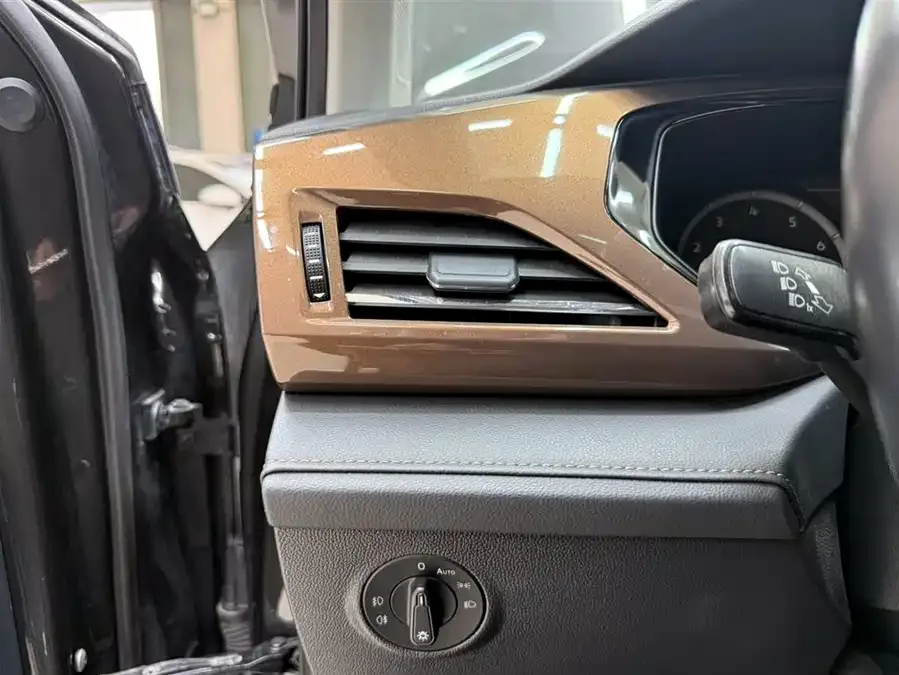 Volkswagen Tiguan (Tharu) 2021 Tuyue 280TSI 2WD Luxury Edition PLUS 2022 — миниатюра 3