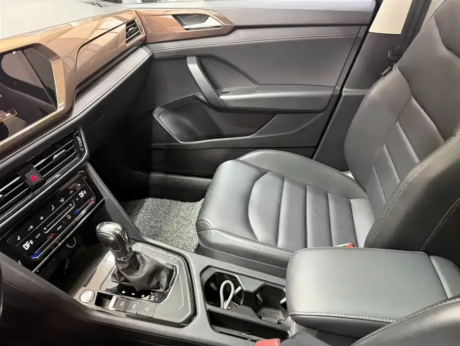 Volkswagen Tiguan (Tharu) 2021 Tuyue 280TSI 2WD Luxury Edition PLUS 2022 — миниатюра 4
