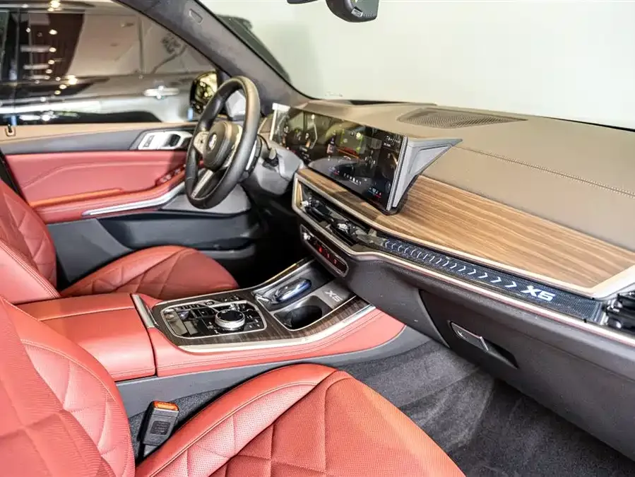 BMW X5 2023 xDrive 40Li M Sport Night Edition 2024 — миниатюра 3