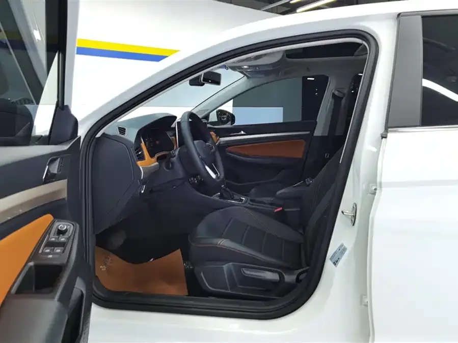 Volkswagen Bora Bora 2025 200TSI DSG Joy Travel Navigation Edition 2025 — миниатюра 3