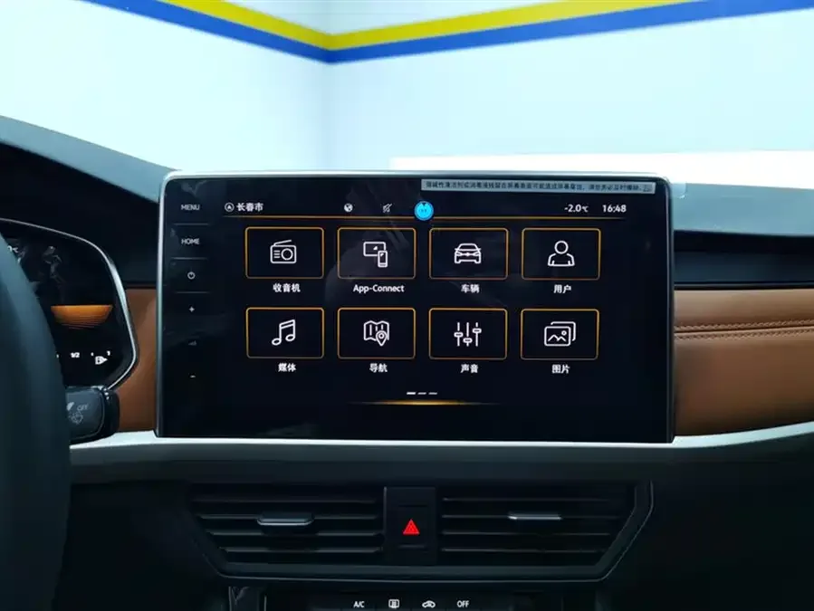 Volkswagen Bora Bora 2025 200TSI DSG Joy Travel Navigation Edition 2025 — миниатюра 4